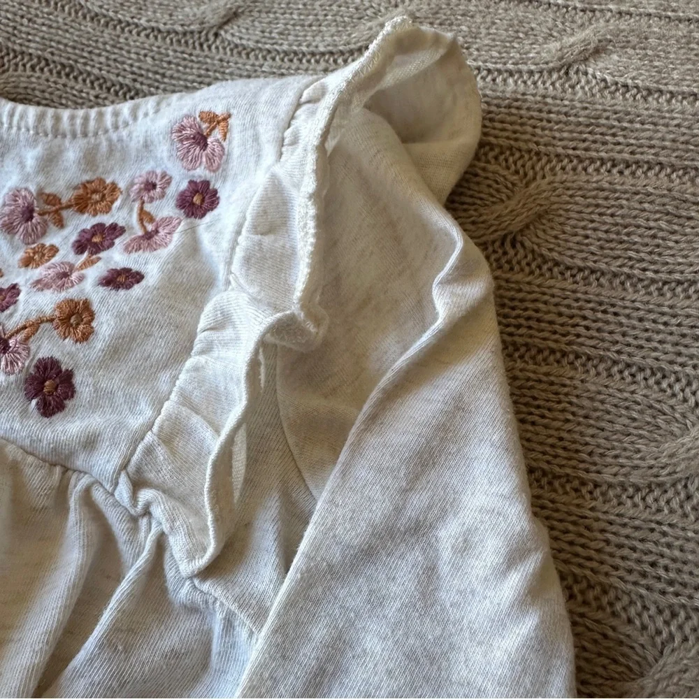 EUC Carter’s Baby Girl Long Sleeve Jumpsuit, Ivory Floral, 12 Months